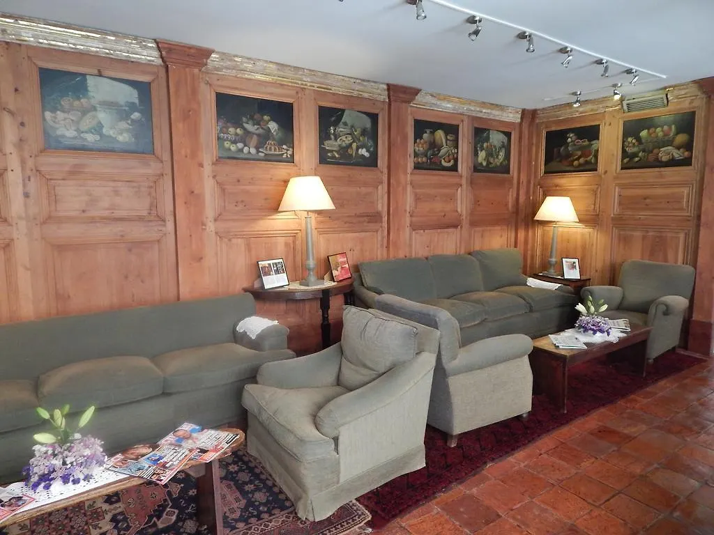 Hotel De La Font Peralada 2*,